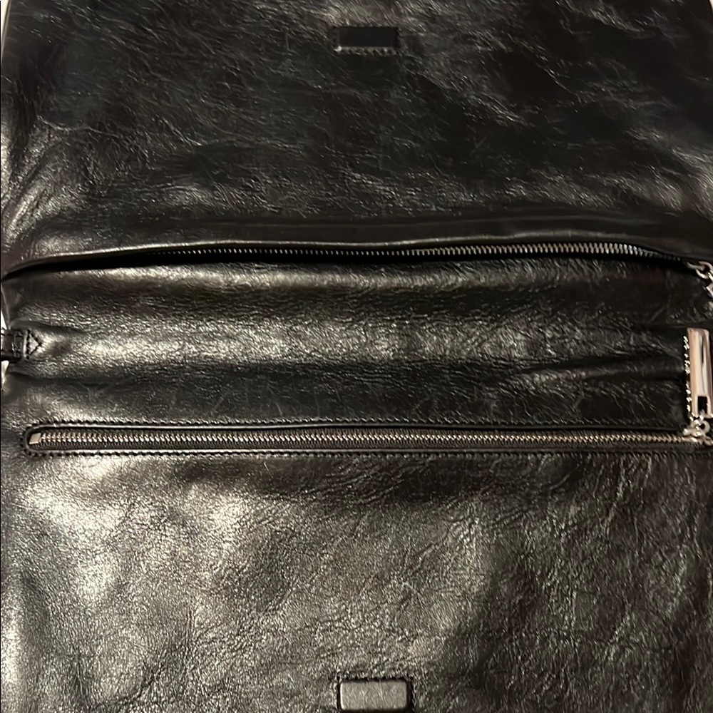 Tory Burch Black Shoulder Bag with Iconic Logo - Picture 10 of 10